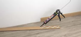 Plinten en ornamenten verlijmen